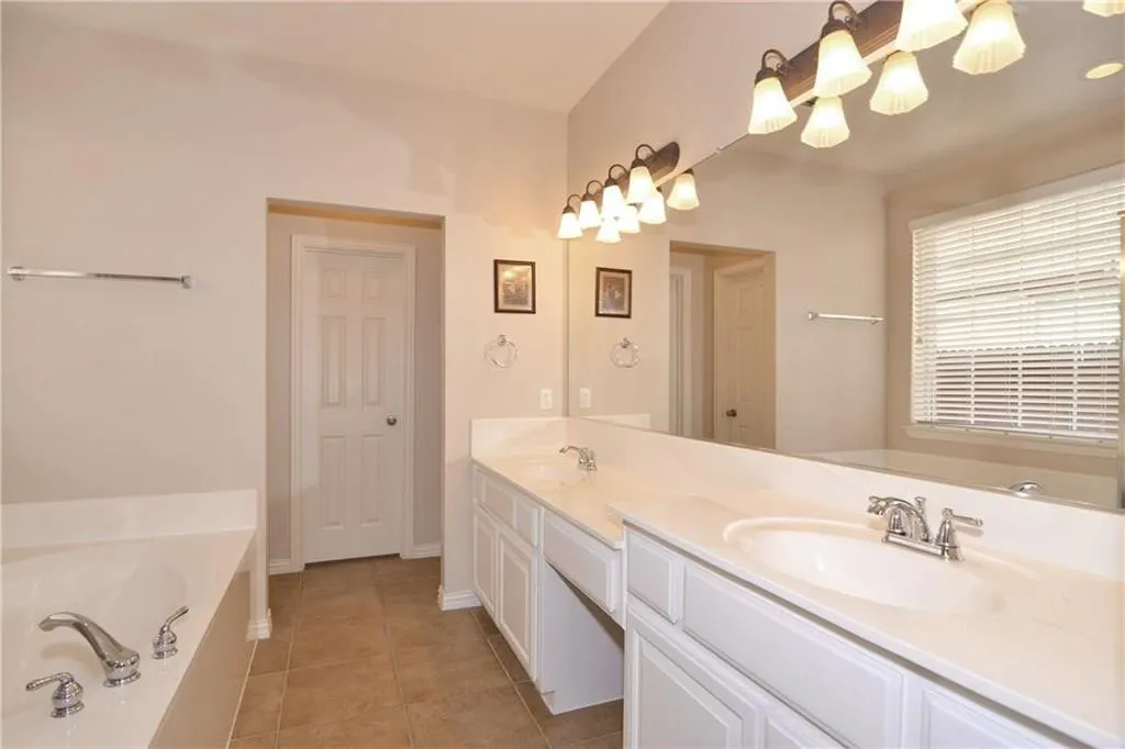 6386 Shadywood Drive