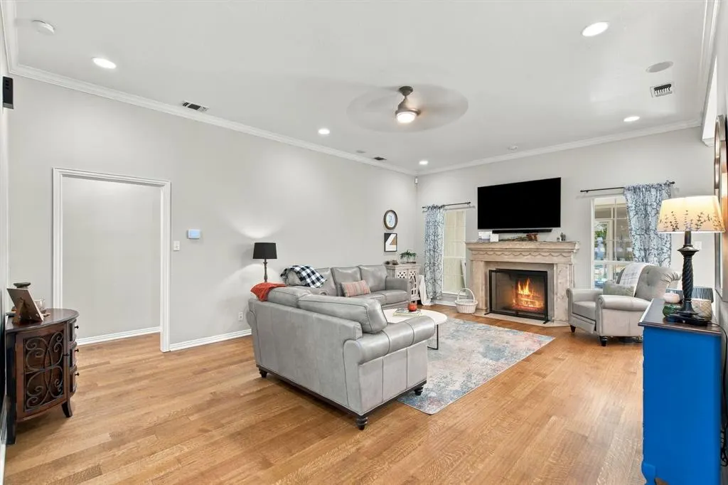 359 Leeward Circle