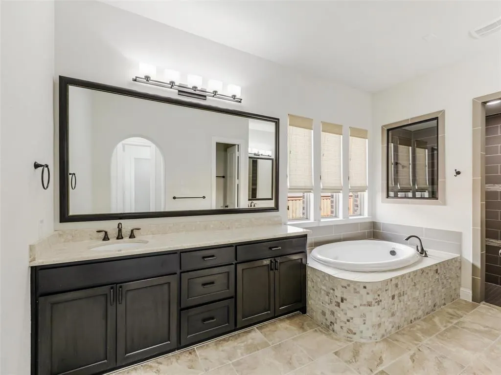 12921 Railhead Court