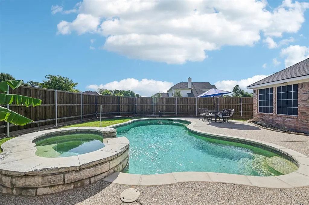 3901 Rolling Hills Drive