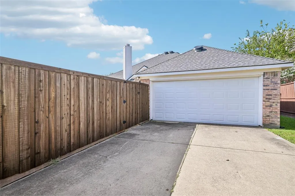 3901 Rolling Hills Drive