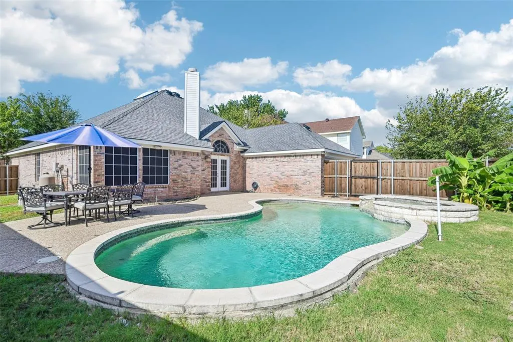 3901 Rolling Hills Drive