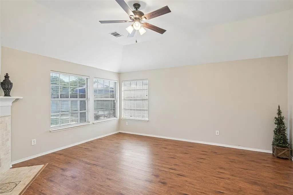 3901 Rolling Hills Drive