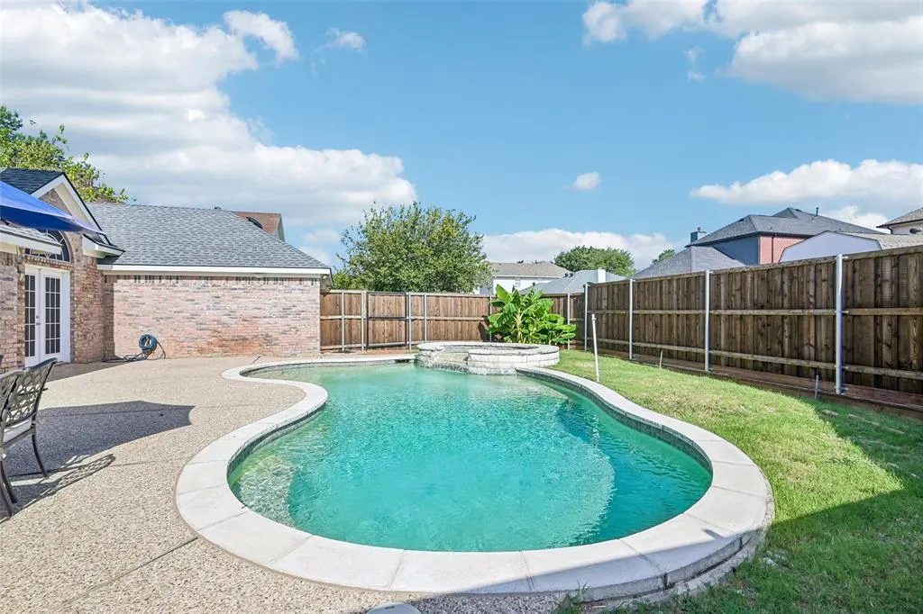 3901 Rolling Hills Drive