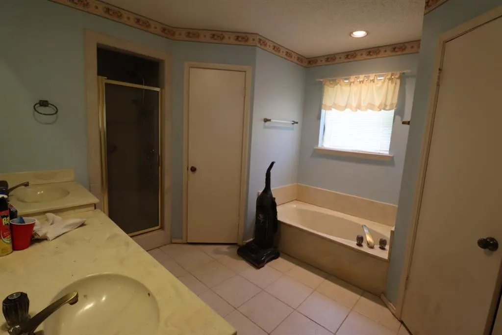 3709 Racquet Court