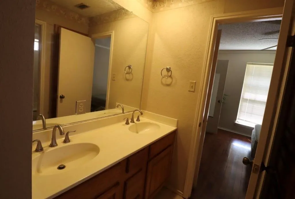 3709 Racquet Court