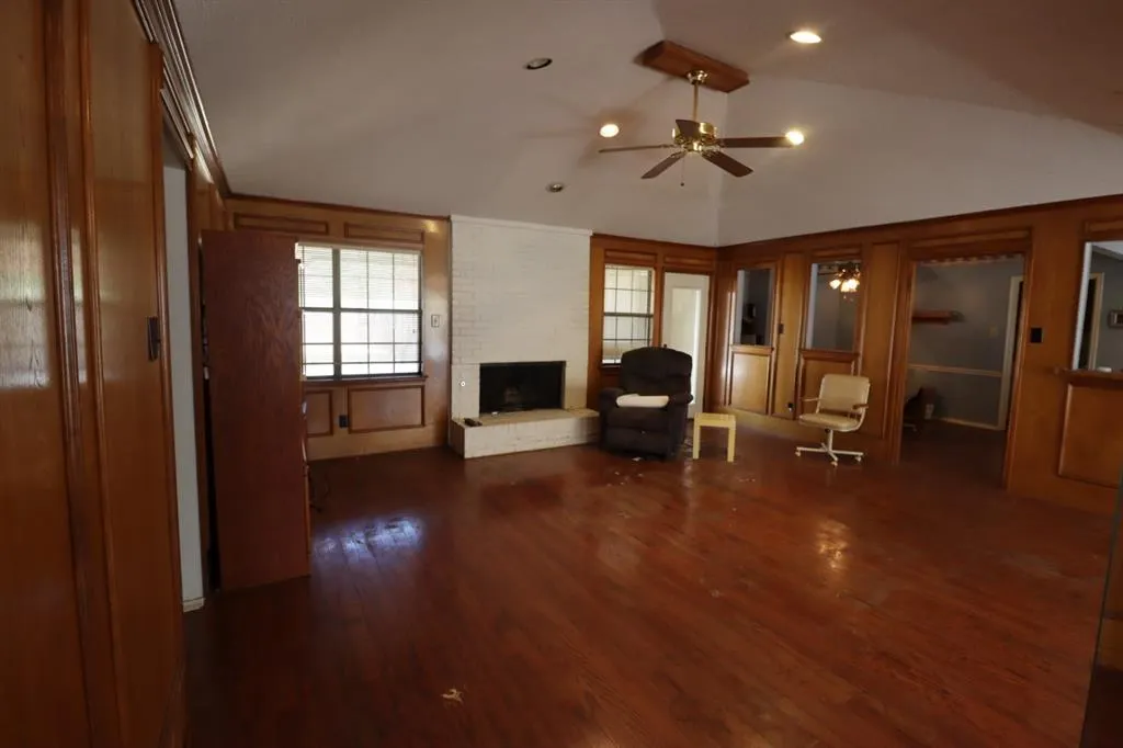 3709 Racquet Court