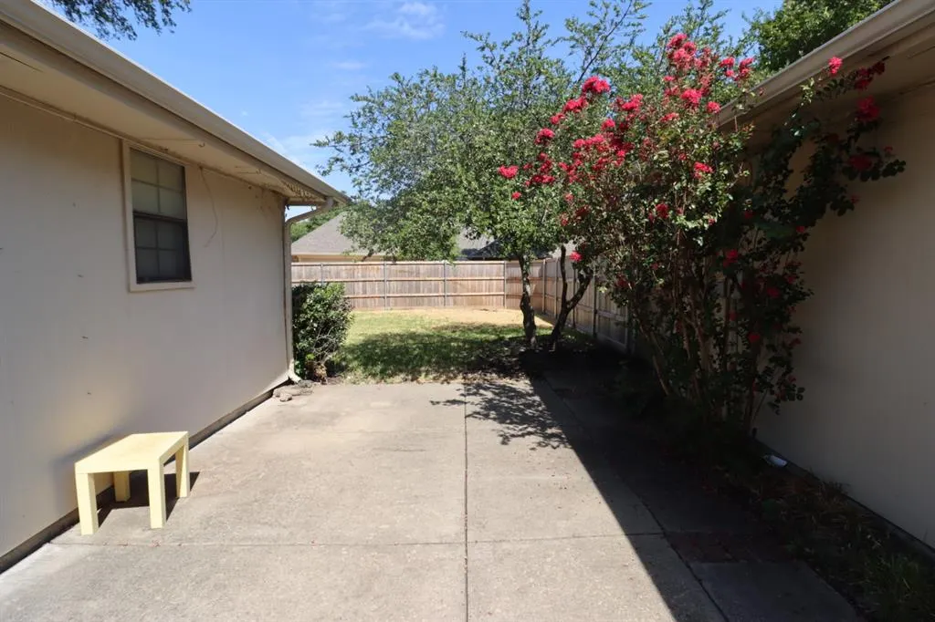 3709 Racquet Court
