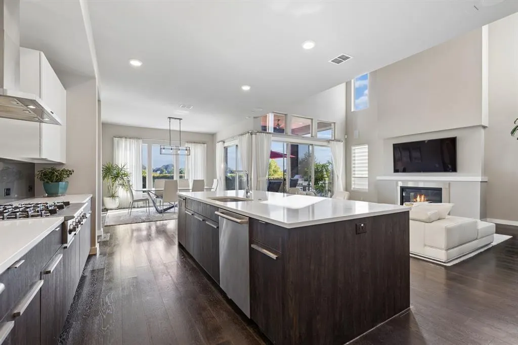 4151 Woodbine Lane