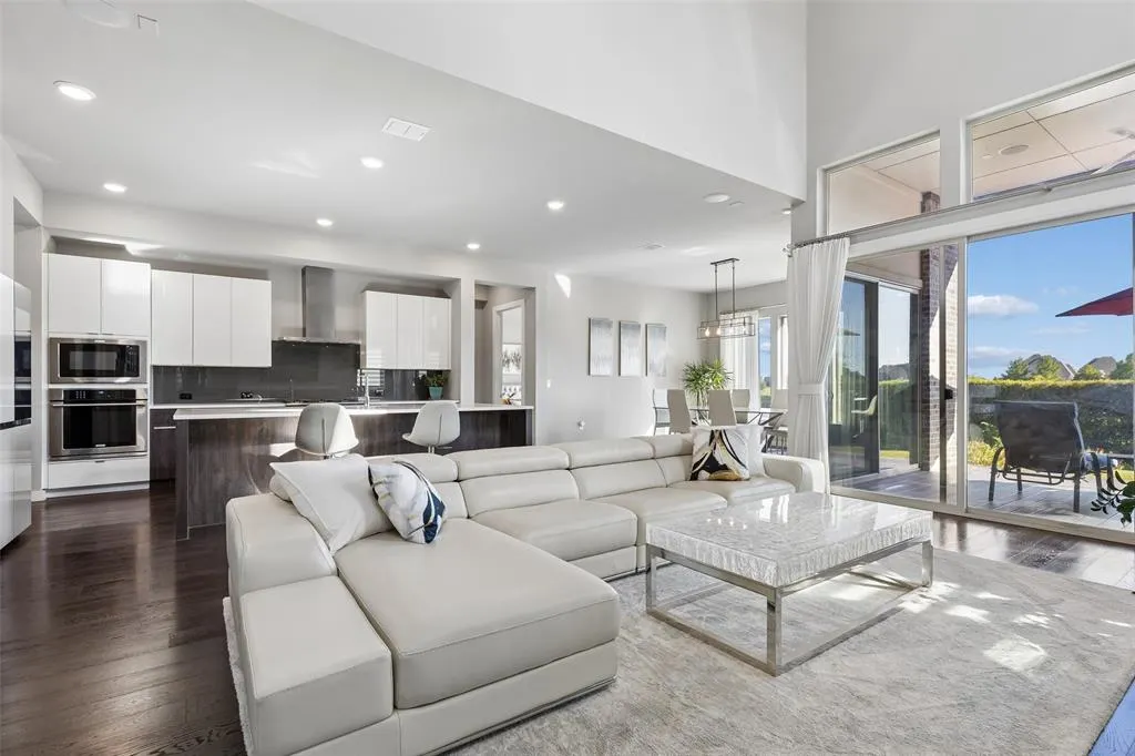 4151 Woodbine Lane