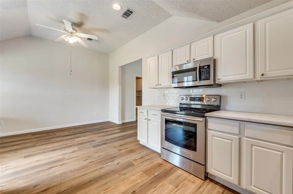 10121 Cambridge Drive