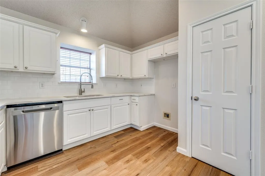 10121 Cambridge Drive