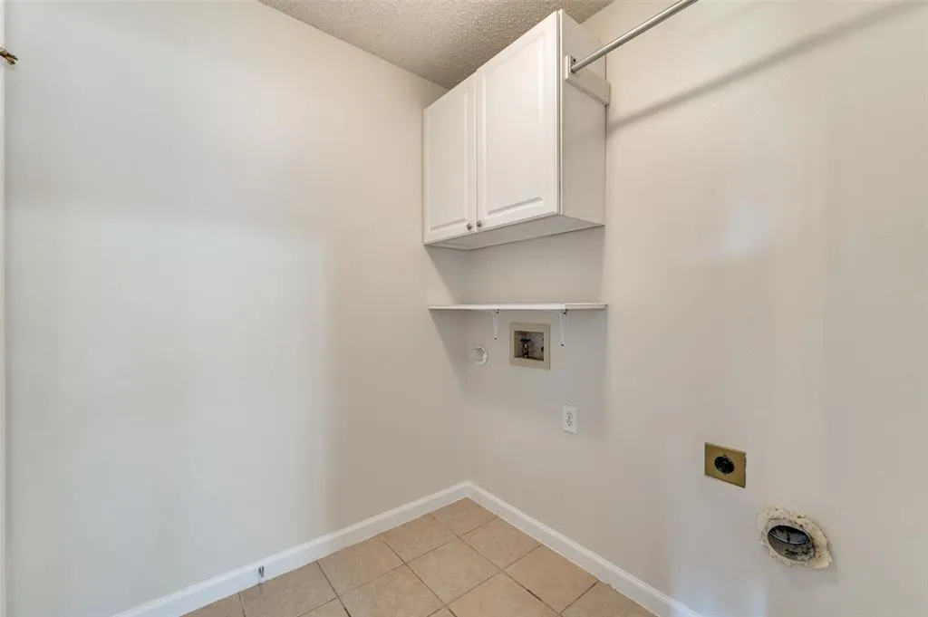 10121 Cambridge Drive