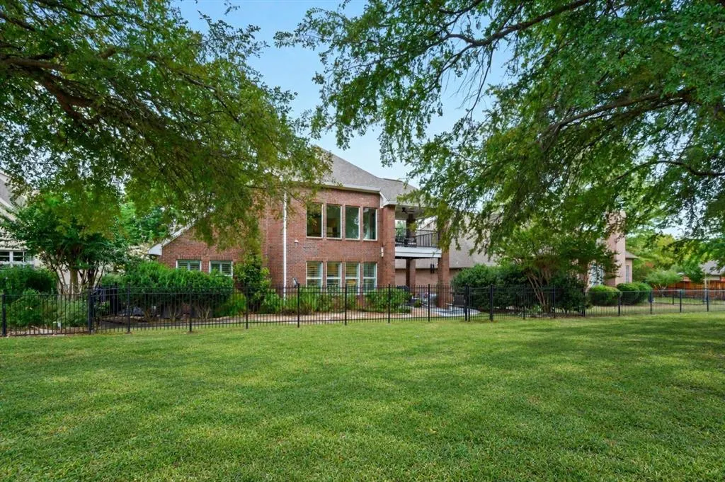 2005 Hillcrest Court