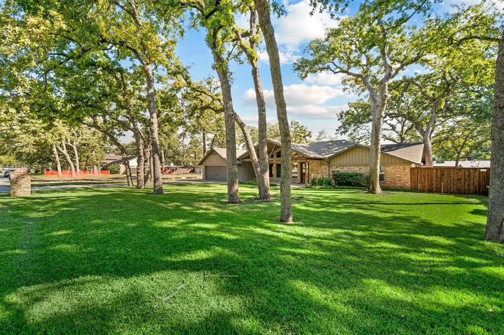 3504 Lakeridge Drive
