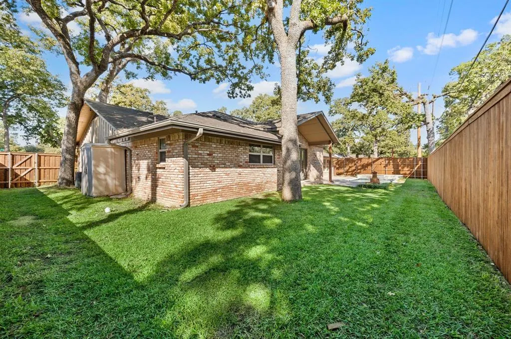 3504 Lakeridge Drive