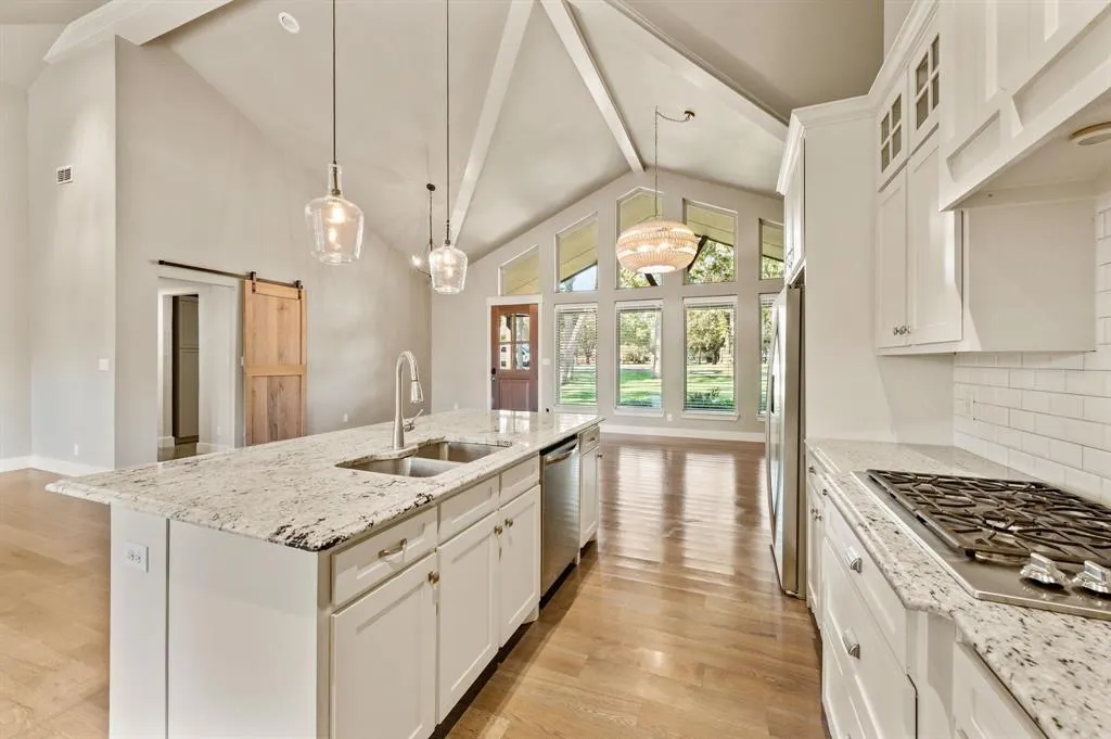 3504 Lakeridge Drive
