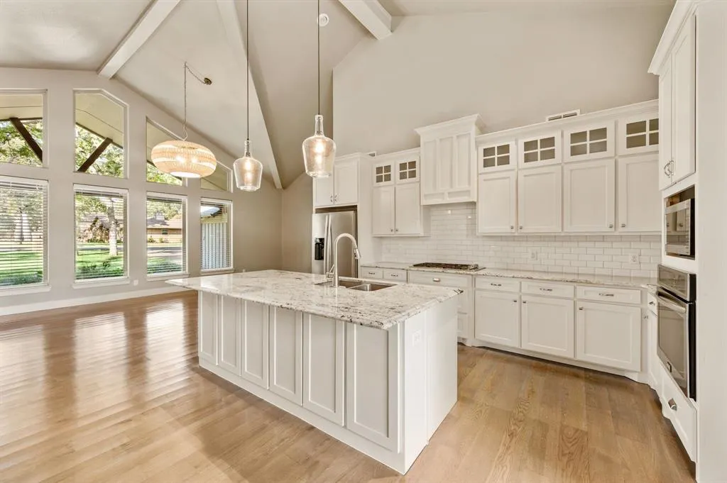 3504 Lakeridge Drive