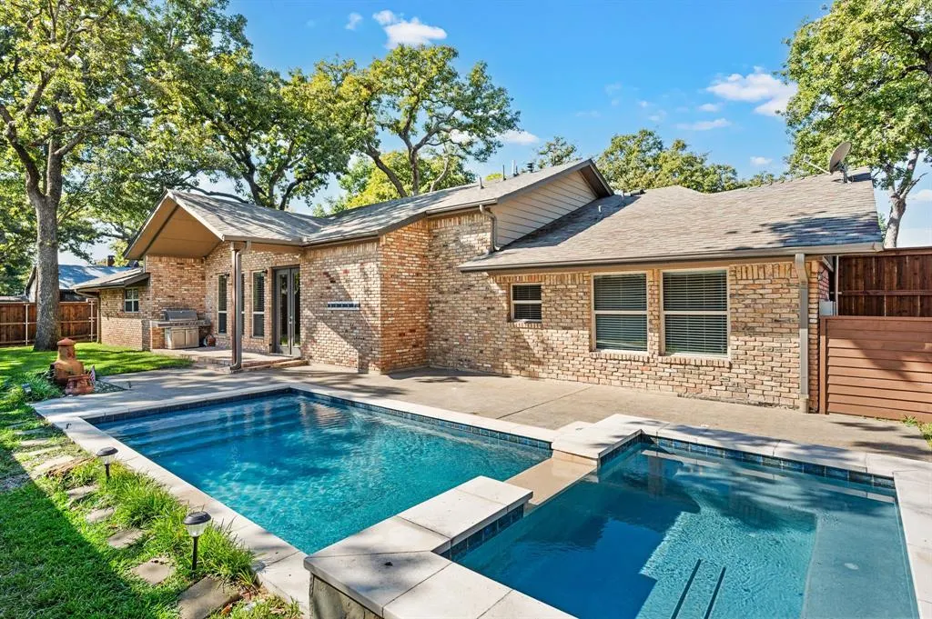 3504 Lakeridge Drive