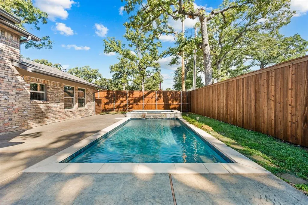 3504 Lakeridge Drive
