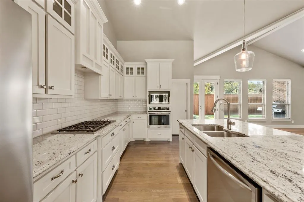 3504 Lakeridge Drive