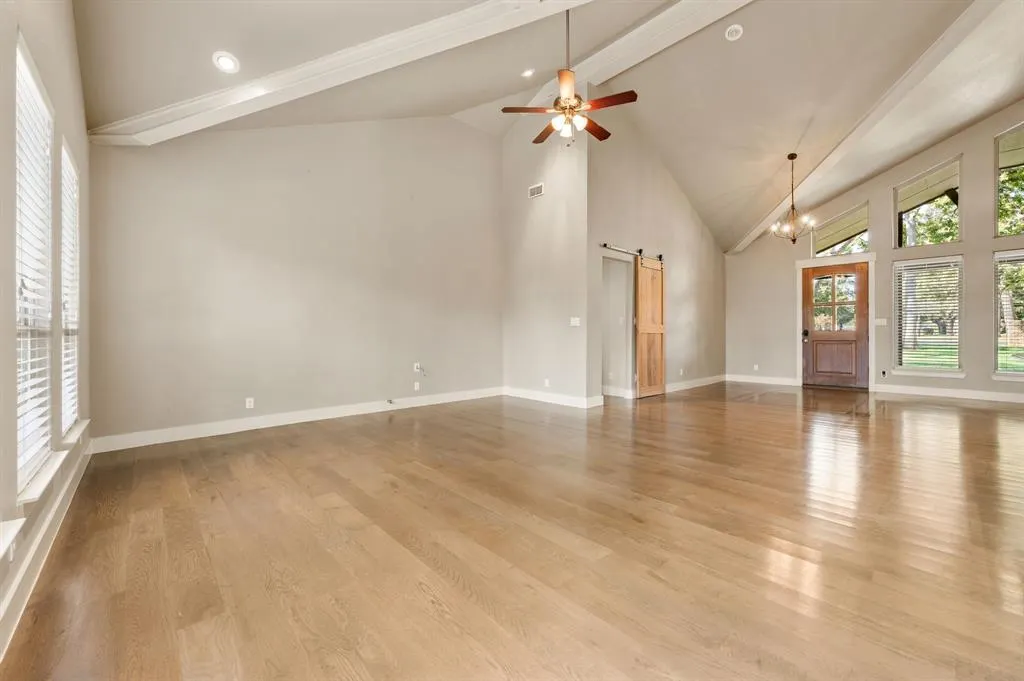3504 Lakeridge Drive