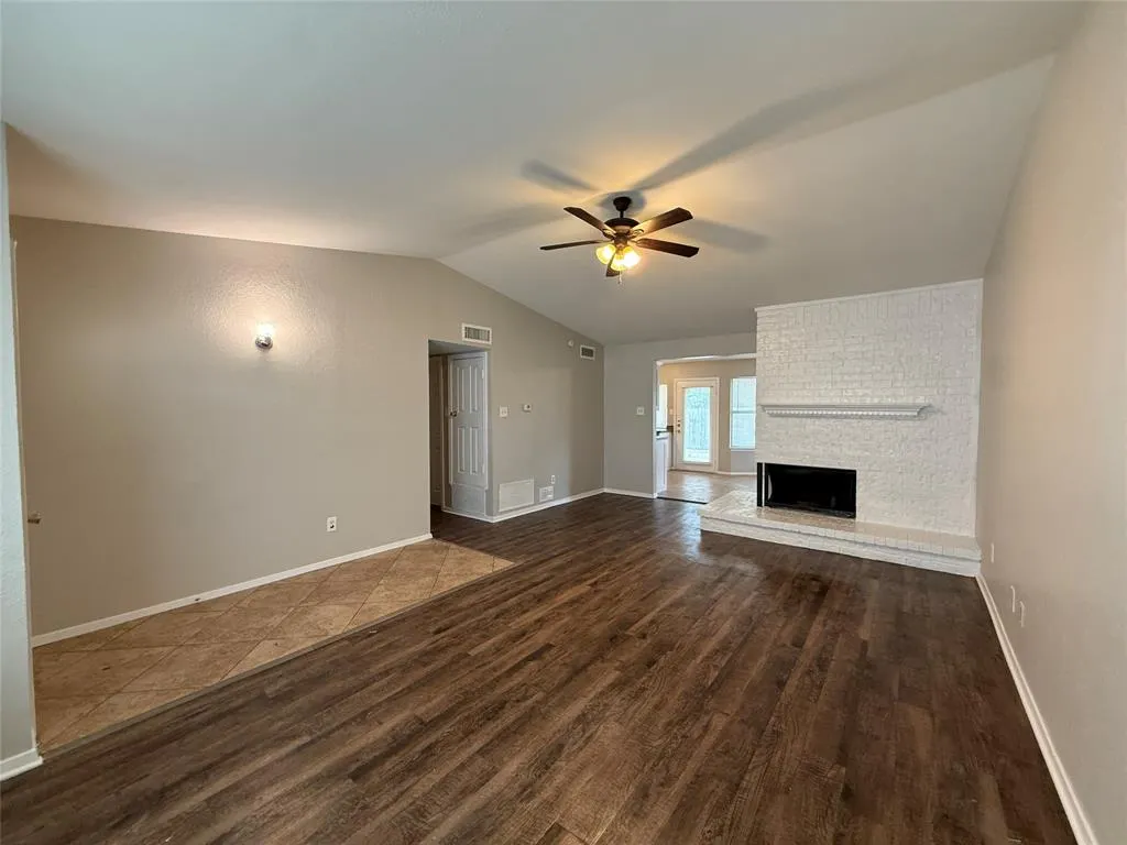 1464 Larchmont Drive