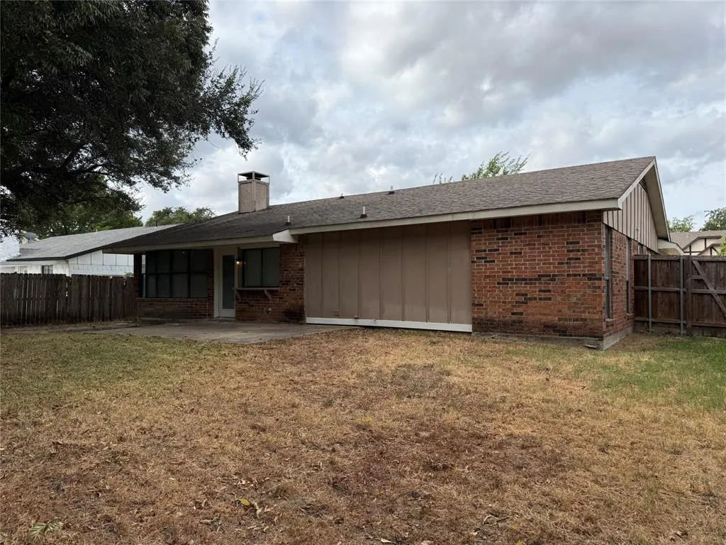 1464 Larchmont Drive