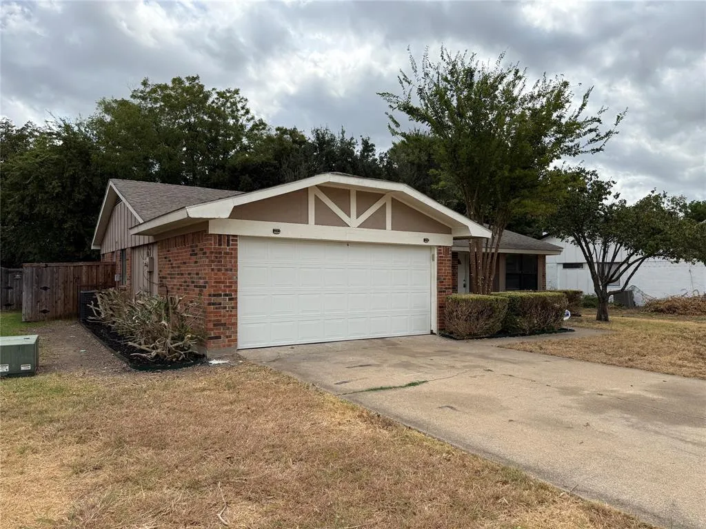 1464 Larchmont Drive