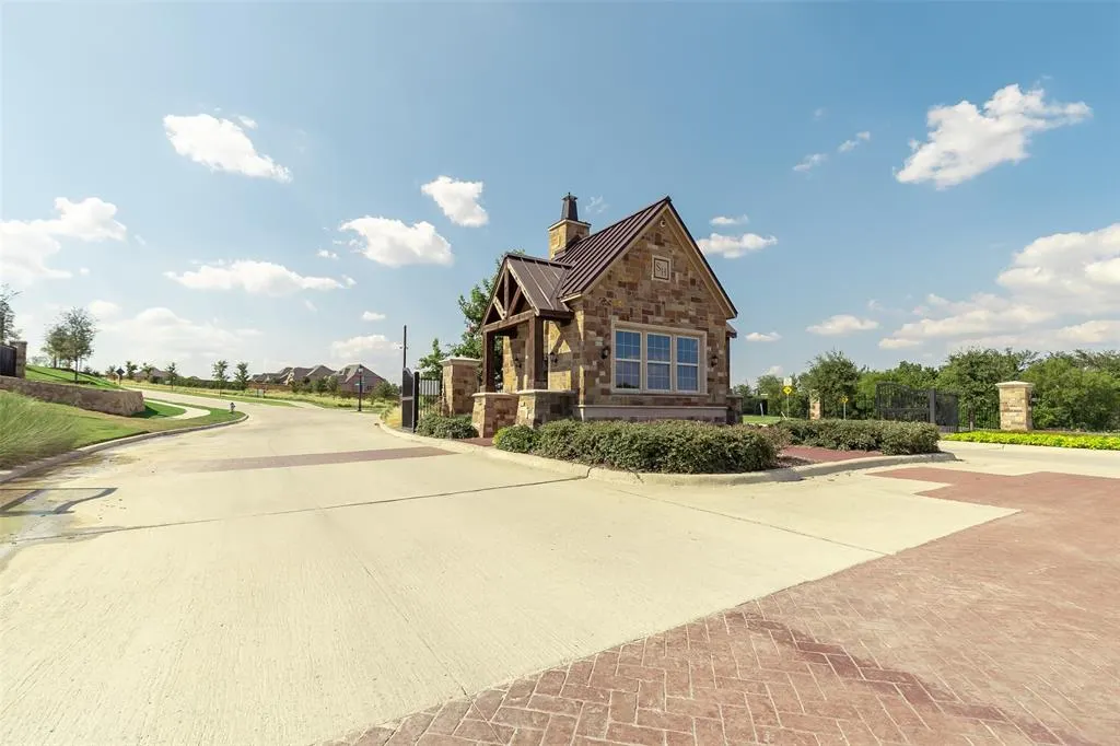 8504 Pine Valley Drive