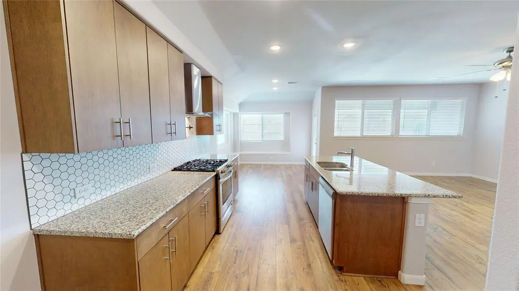 1118 Holcombe Drive