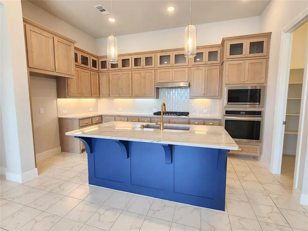 1501 Waxwing Place