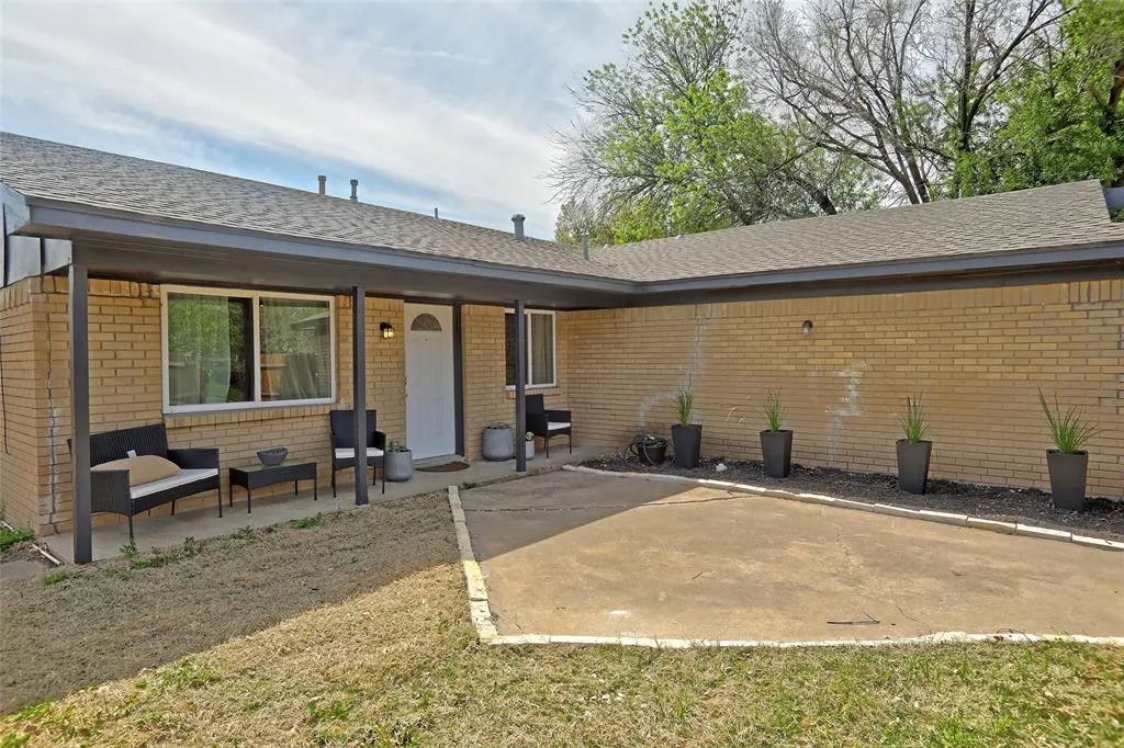 612 Royal Crest Drive