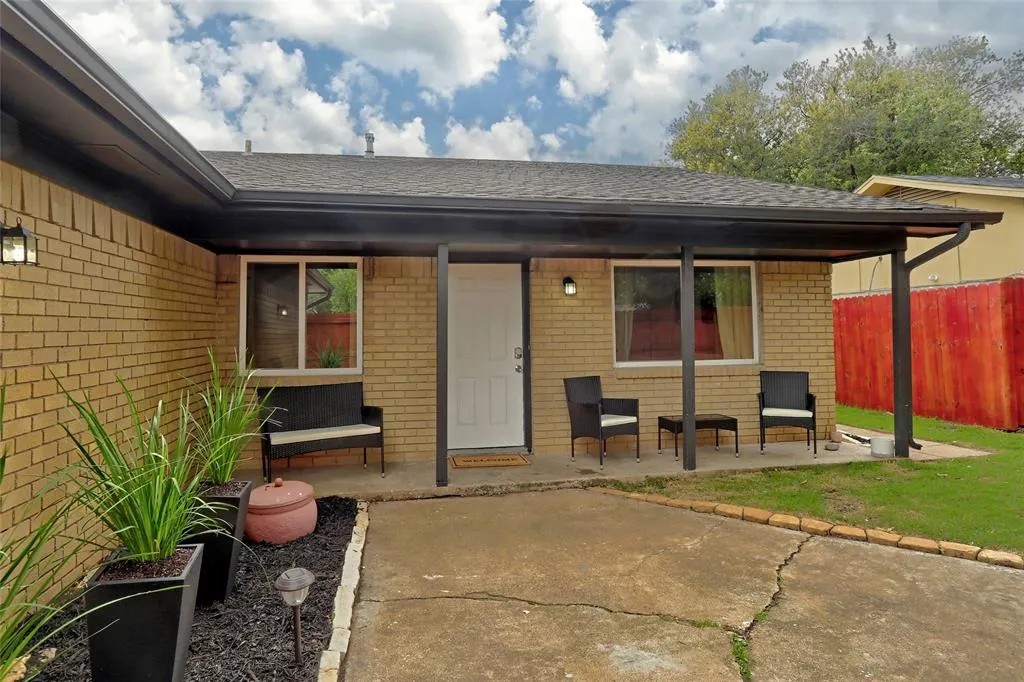 612 Royal Crest Drive
