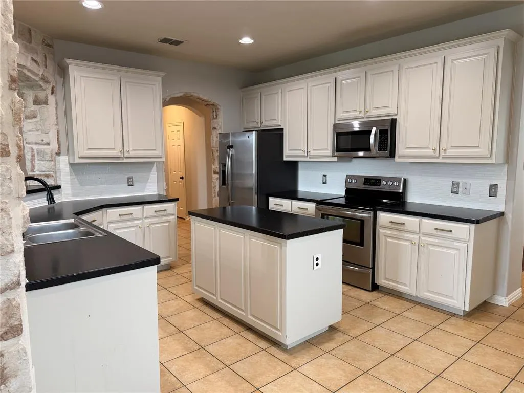 1716 Lake Wood Trail