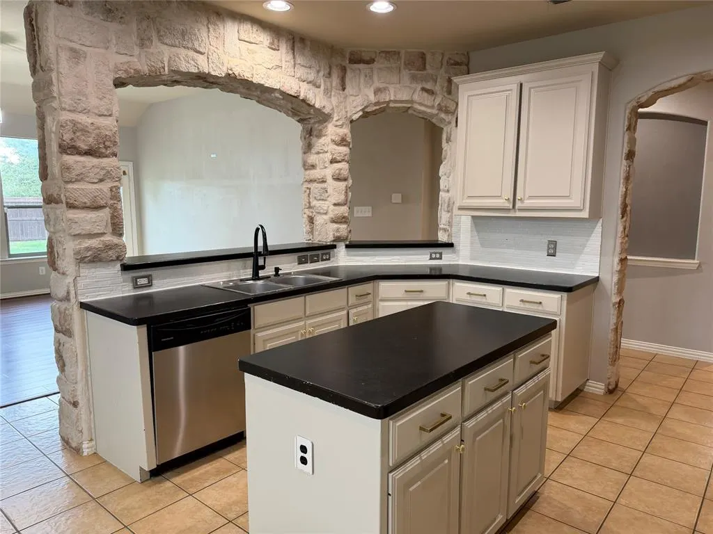 1716 Lake Wood Trail