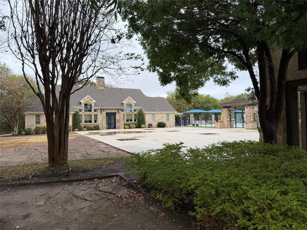1716 Lake Wood Trail