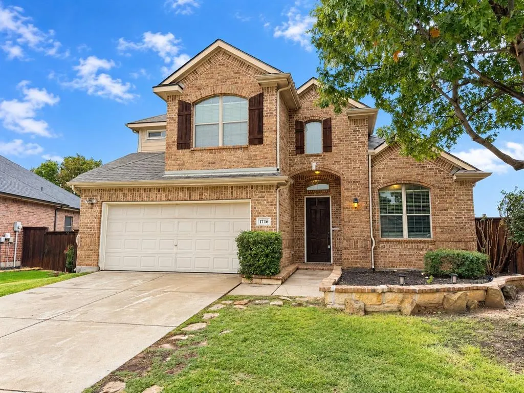 1716 Lake Wood Trail