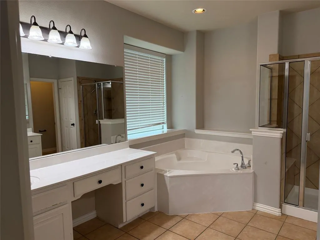 1716 Lake Wood Trail