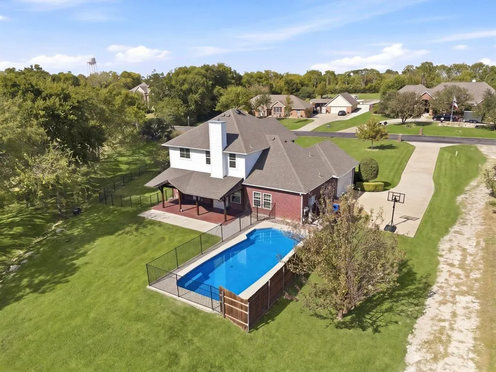 1915 Thornberry Drive