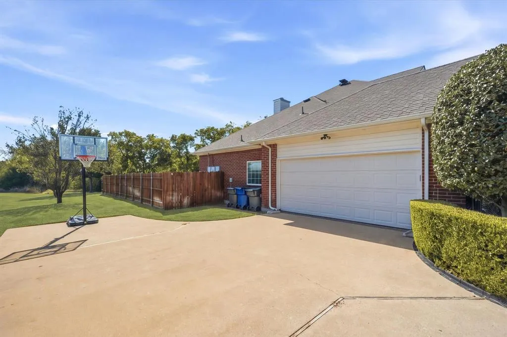 1915 Thornberry Drive