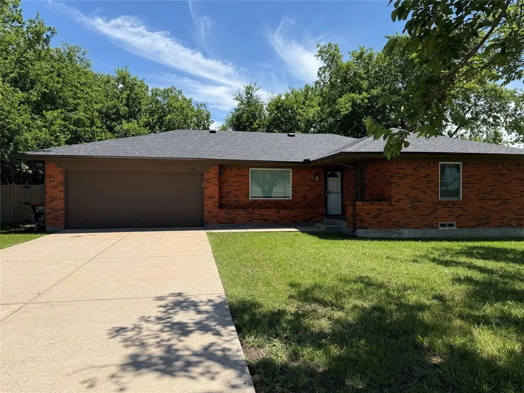 1306 N Powell Parkway