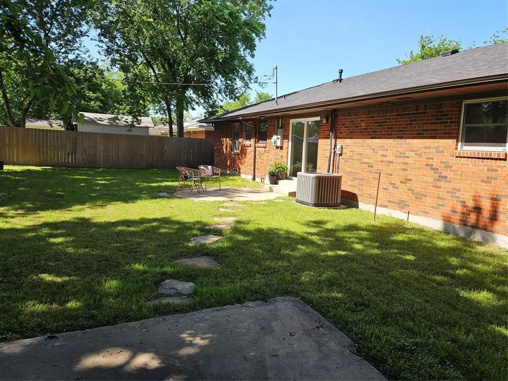 1306 N Powell Parkway