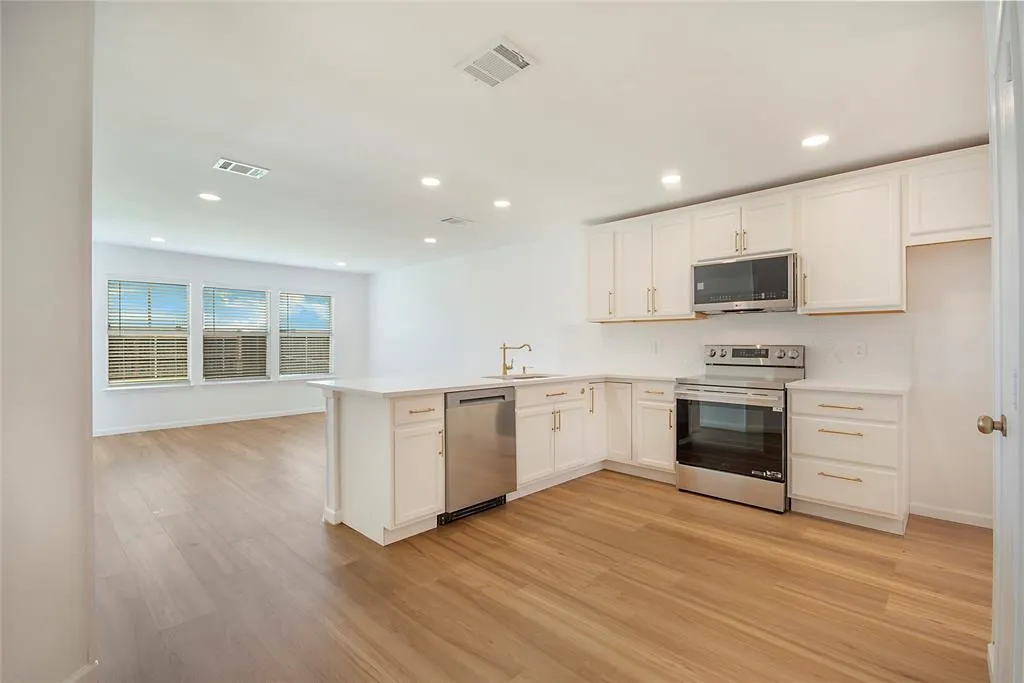 1618 Pin Oak Trail