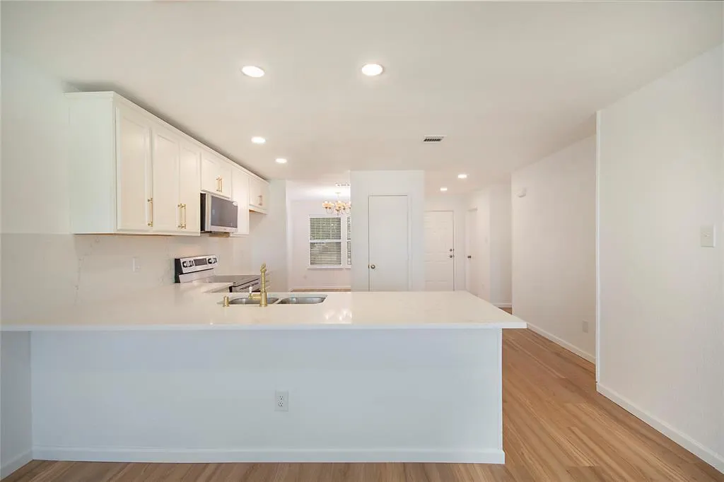 1618 Pin Oak Trail