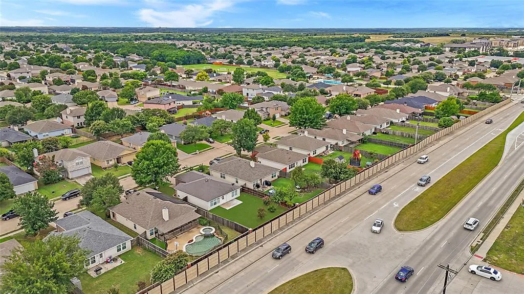 1618 Pin Oak Trail