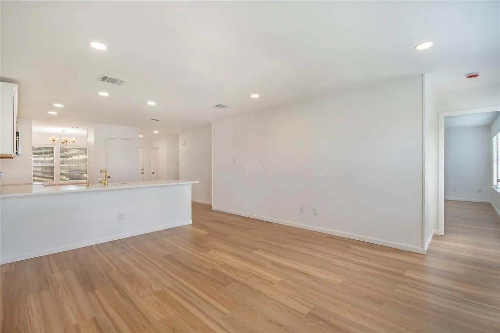 1618 Pin Oak Trail
