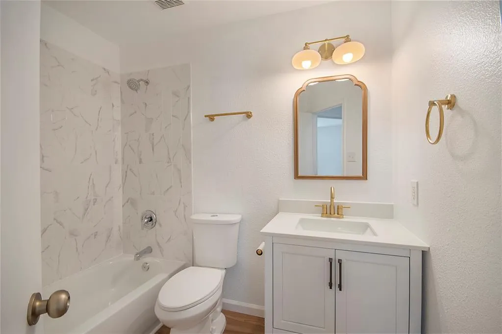 1618 Pin Oak Trail