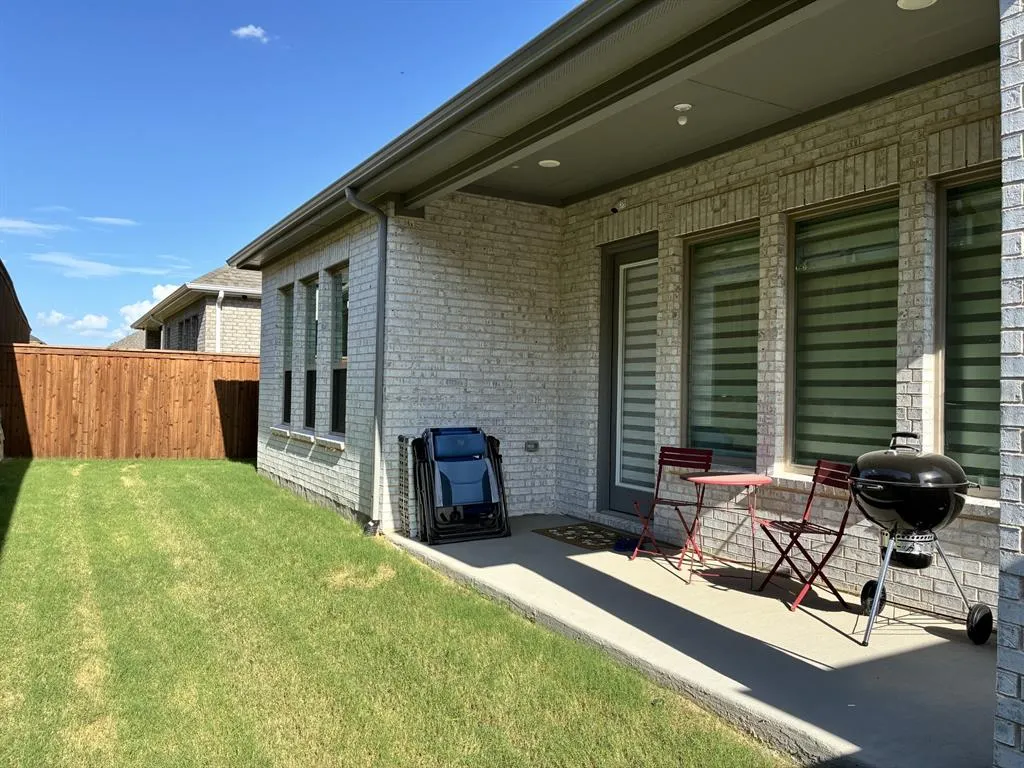 6904 Crystal Springs Drive