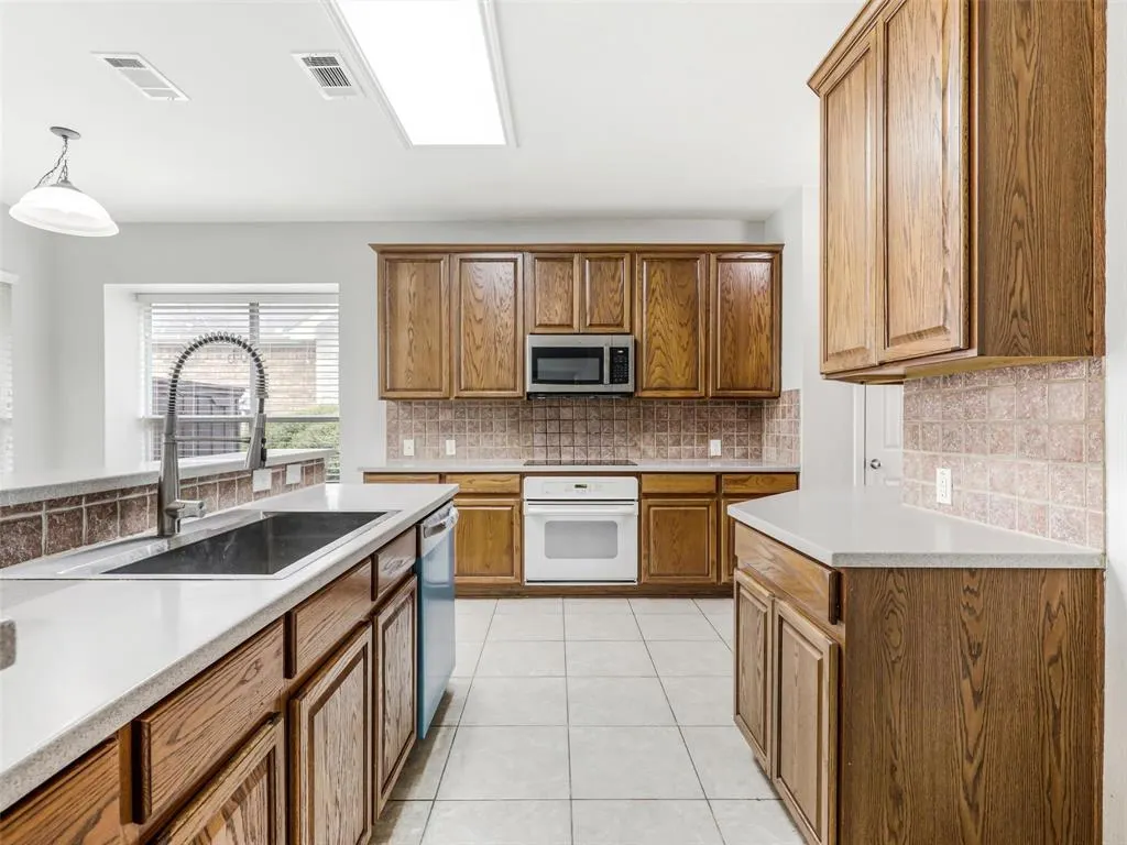 7419 Ravenhill Drive